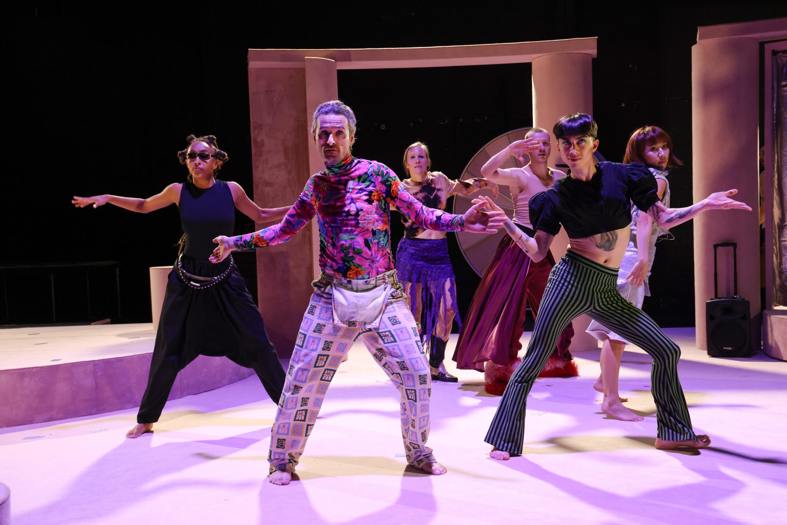 JOUJOUVILLE im Theater Bremen