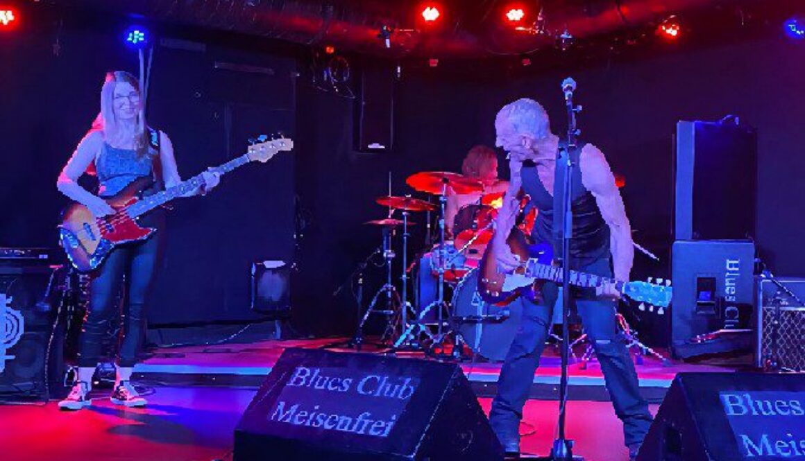 2026-04-08-LutzHiller&Dogs