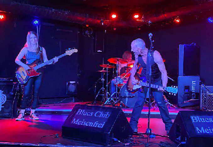 2026-04-08-LutzHiller&Dogs